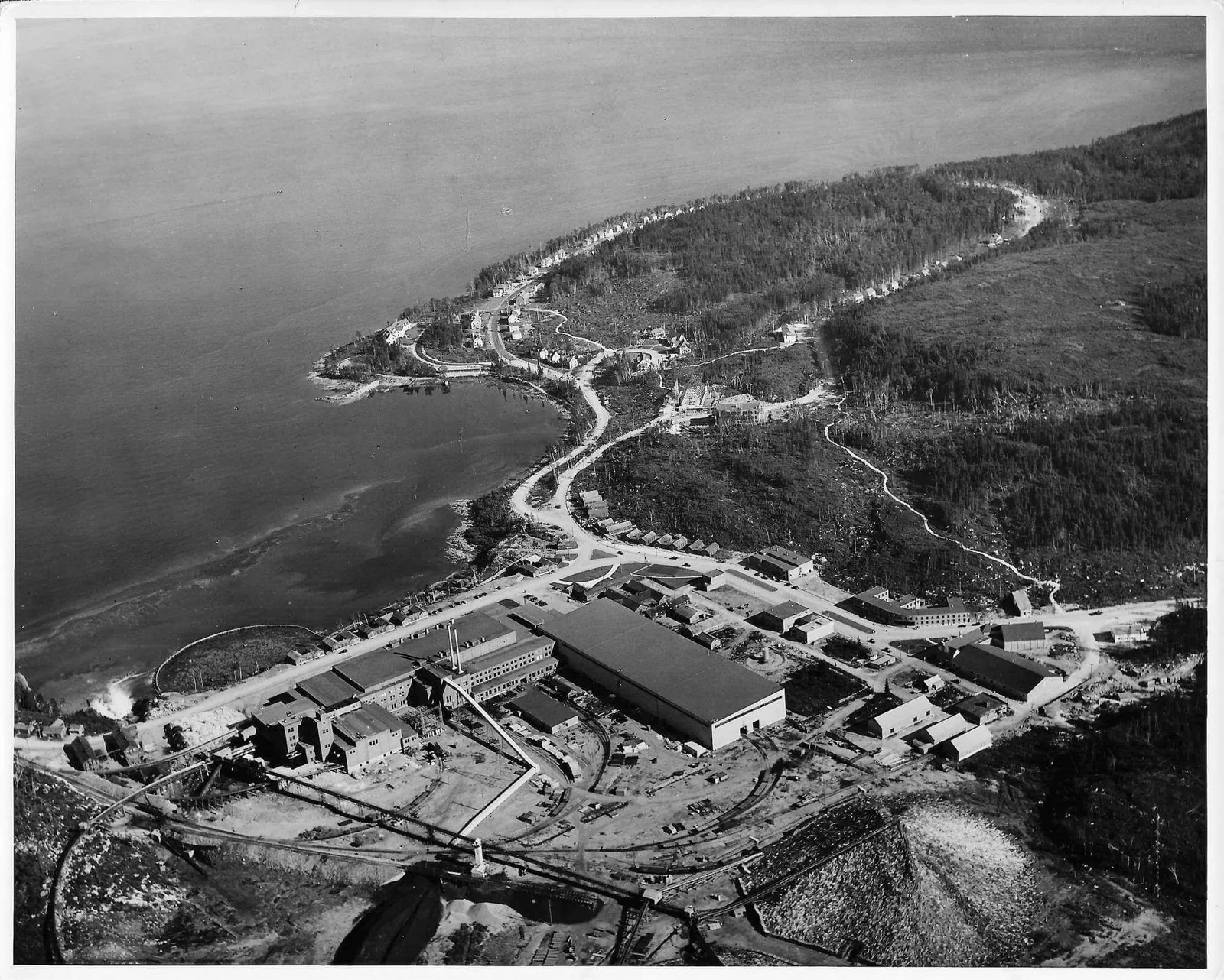 Vue aérienne de Baie-Comeau en 1939, photographie 16